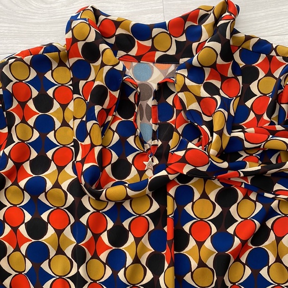 Souvenir Retro Print Double Tiered Dress with Ruffled Cuffs. - Picture 3 of 13